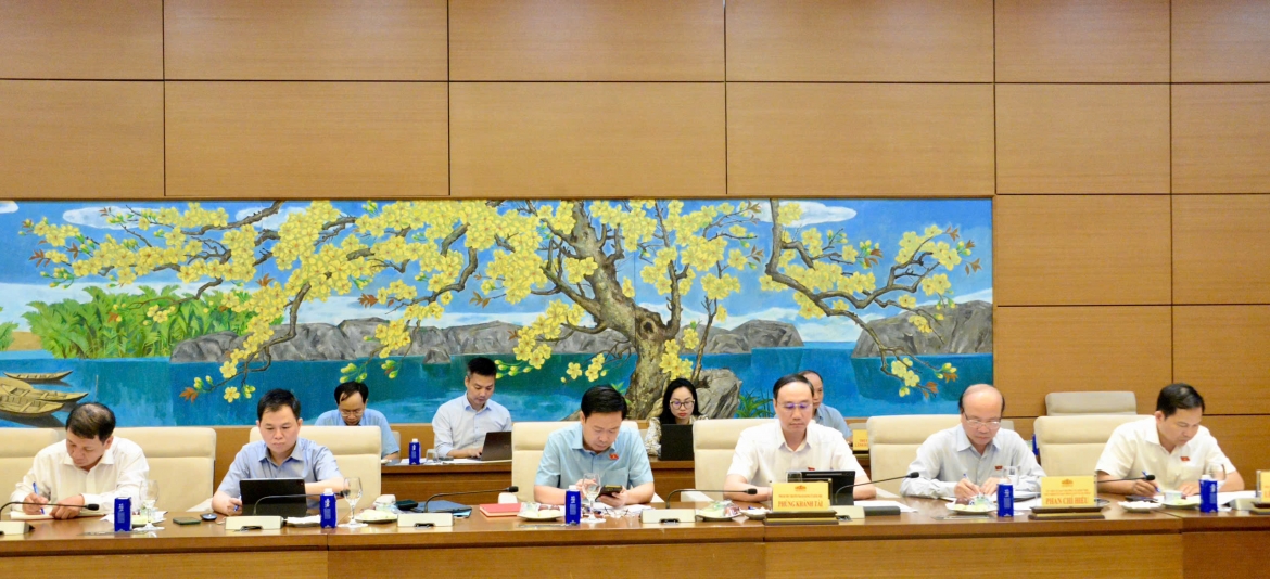 chu_tich_quoc_hoi_lam_viec_uy_ban_dan_nguyen.jpg