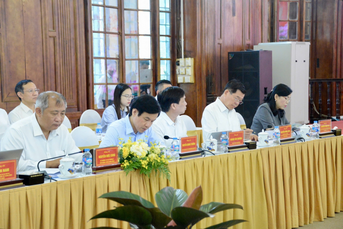 chu_tich_quoc_hoi_lam_viec_voi_toa_an.jpg