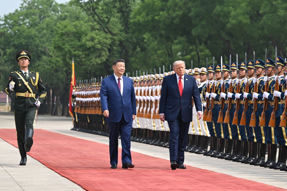 chu_tich_trung_quoc_tap_can_binh_va_tong_thong_my_donald_trump_duyet_doi_danh_du._anh_tan_hoa_xa.jpg