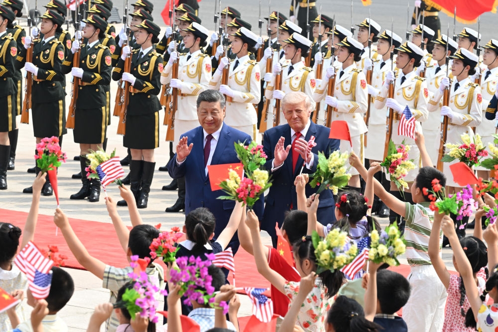 chu_tich_trung_quoc_tap_can_binh_va_tong_thong_my_donald_trump_vay_chao_cac_chau_thieu_nhi._anh_tan_hoa_xa.jpg