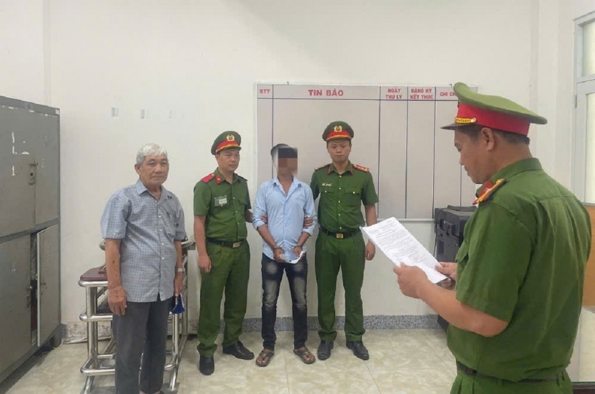 co_quan_canh_sat_dieu_tra_thi_hanh_lenh_bat_bi_can_de_tam_giam_doi_voi_nguyen_anh_hung.jpg
