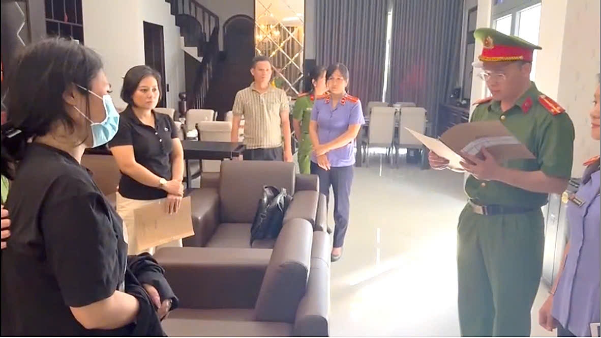 co_quan_csdt_cong_an_tinh_thanh_hoa_thi_hanh_lenh_kham_xet_khan_cap_doi_voi_le_thi_thao.jpg