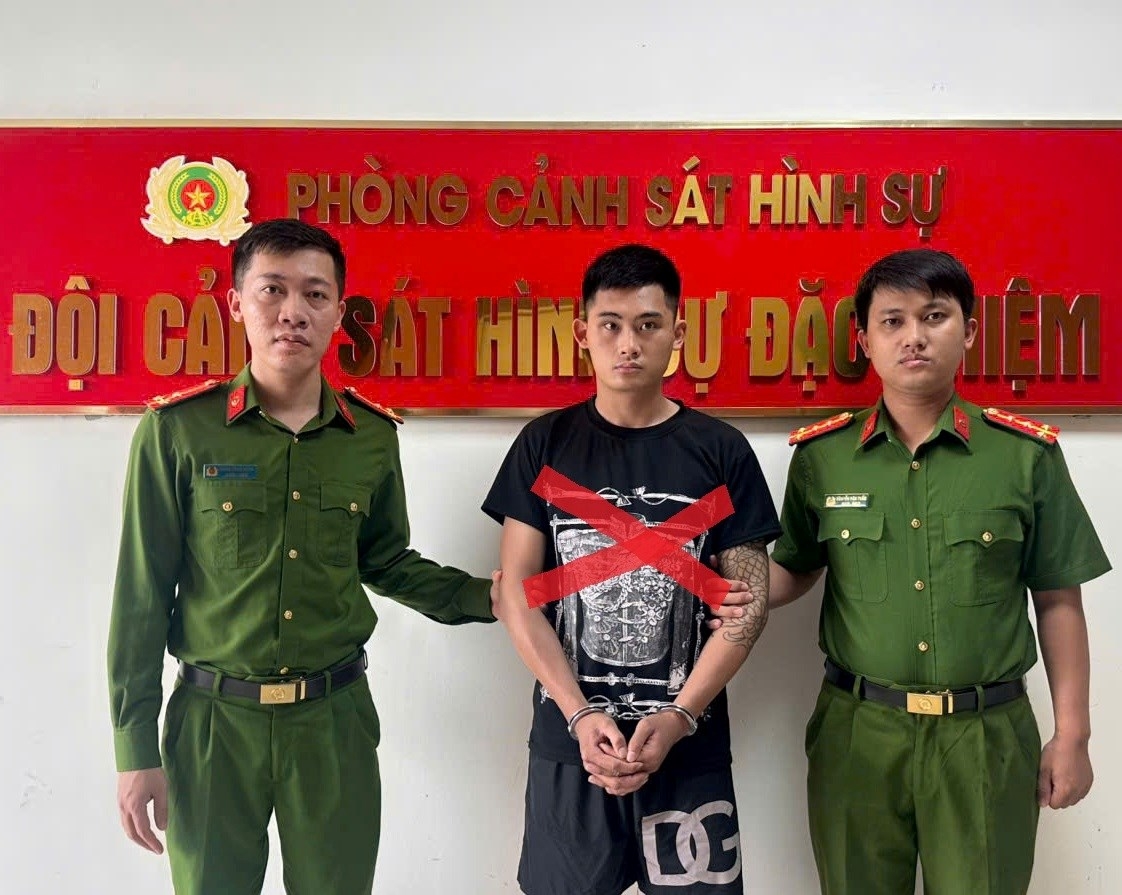 cong an hai phong bat doi tuong truy na tai phuong viet hoa.jpg