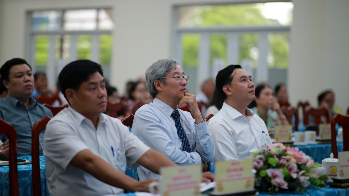 dai_bieu_theo_doi_cong_bo_khao_sat.jpg
