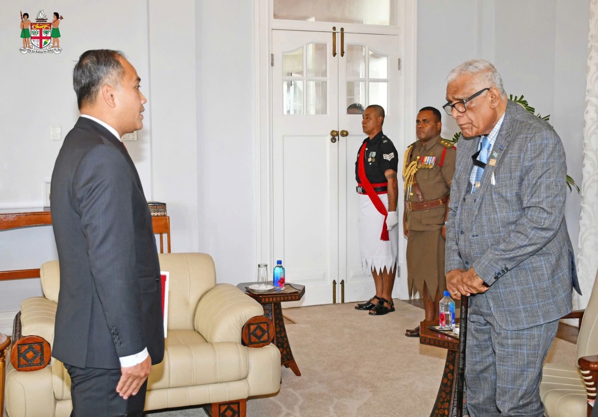 dai_su_phan_minh_giang_trinh_thu_uy_nhiem_truoc_tong_thong_fiji_ratu_naiqama_tawakecolati_lalabalavu._nguon_chinh_phu_fiji.jpg