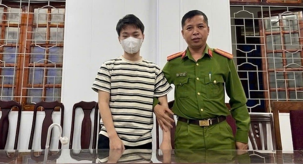 doi_tuong_nguyen_trung_con_tai_co_quan_cong_an_anh_cana.jpg