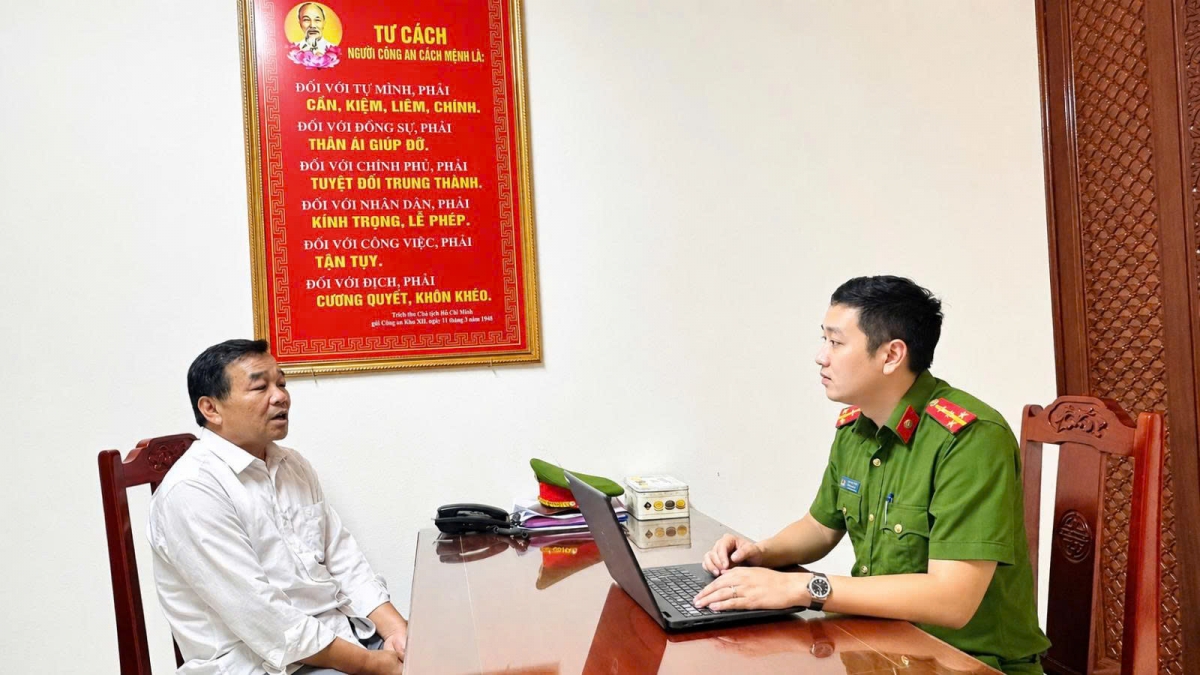 doi_tuong_pham_van_nghi_lam_viec_voi_co_quan_cong_an.jpg