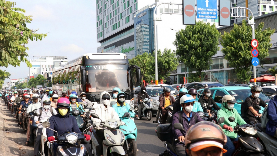 dong_phuong_tien_di_chuyen_tren_duong_cong_hoa_khong_con_qua_ap_luc_nhu_moi_khi.jpg