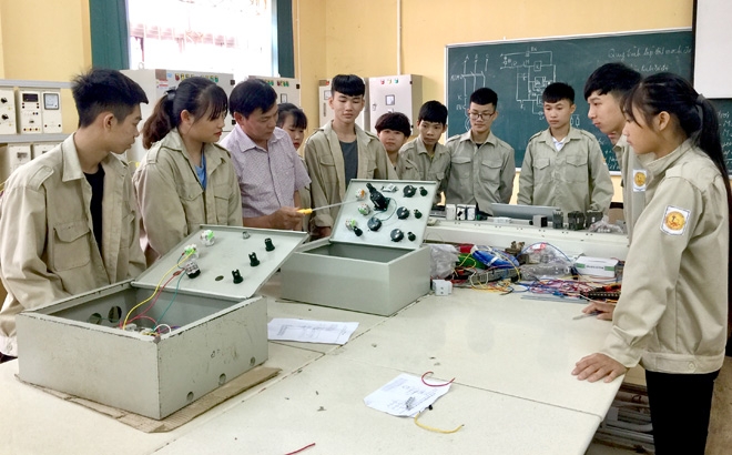 giao-duc-nghe-nghiep-la-gi0603215653-16735084750831940388625.jpg
