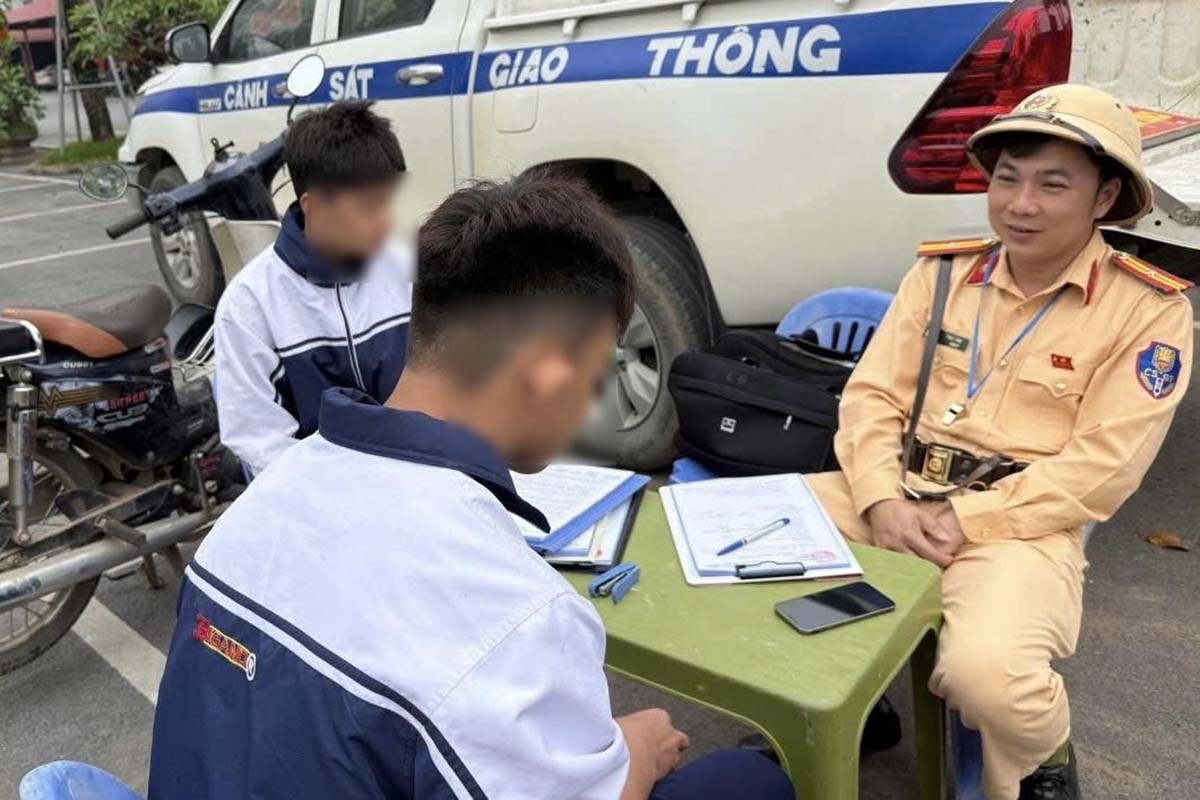hoc_sinh_vi_pham_giao_thong_3.jpg