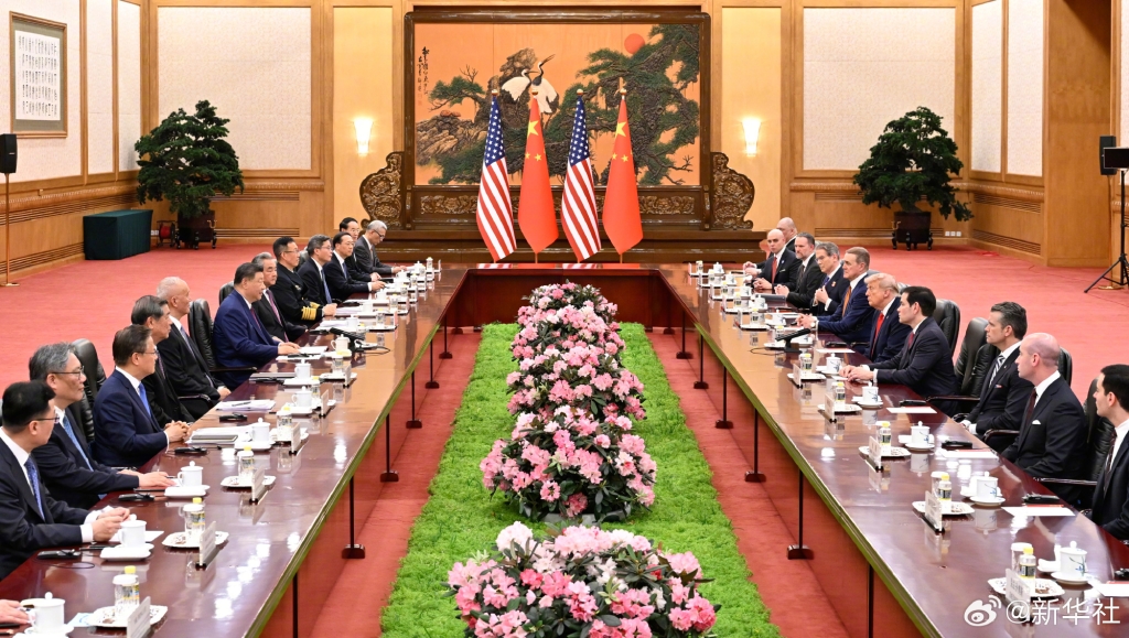 Chủ tịch Trung Quốc Tập Cận Bình và Tổng thống Mỹ Donald Trump trước cuộc hội đàm. Ảnh: Tân Hoa xã