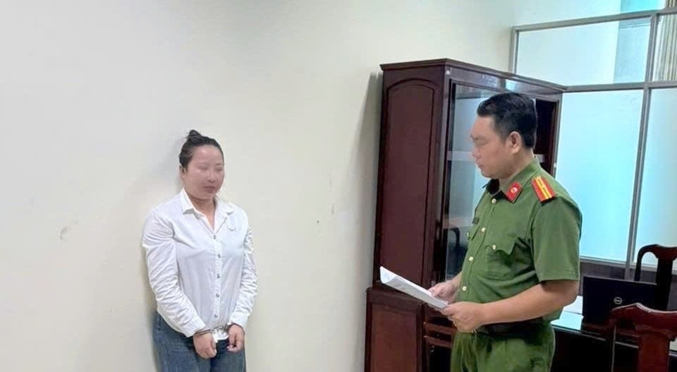 khoi_to_bi_can_bat_tam_giam_tran_thi_kim_xuyen_anh_cong_an_cung_cap.jpg