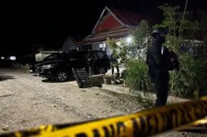 Lực lượng chống khủng bố Densus 88 của Indonesia bắt giữ 8 nghi phạm khủng bố ở Trung Sulawesi. Ảnh: Văn phòng Cảnh sát Trung Sulawesi