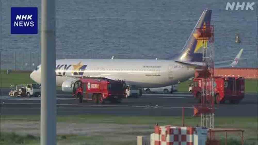 may_bay_nay_van_dang_do_tai_duong_bang_c_cua_san_bay_haneda._anh_nhk.jpg