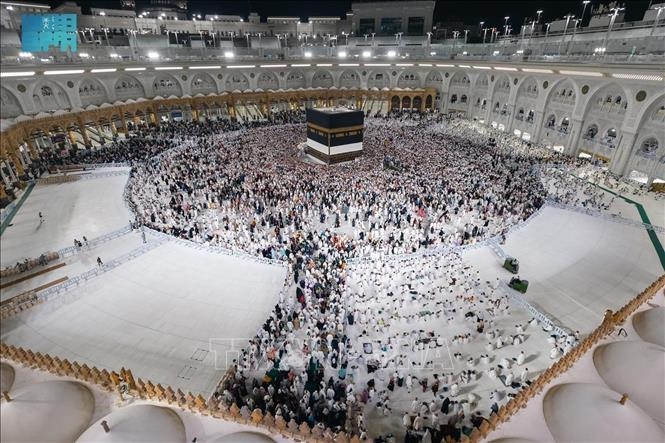 mecca-0406625-1.jpg