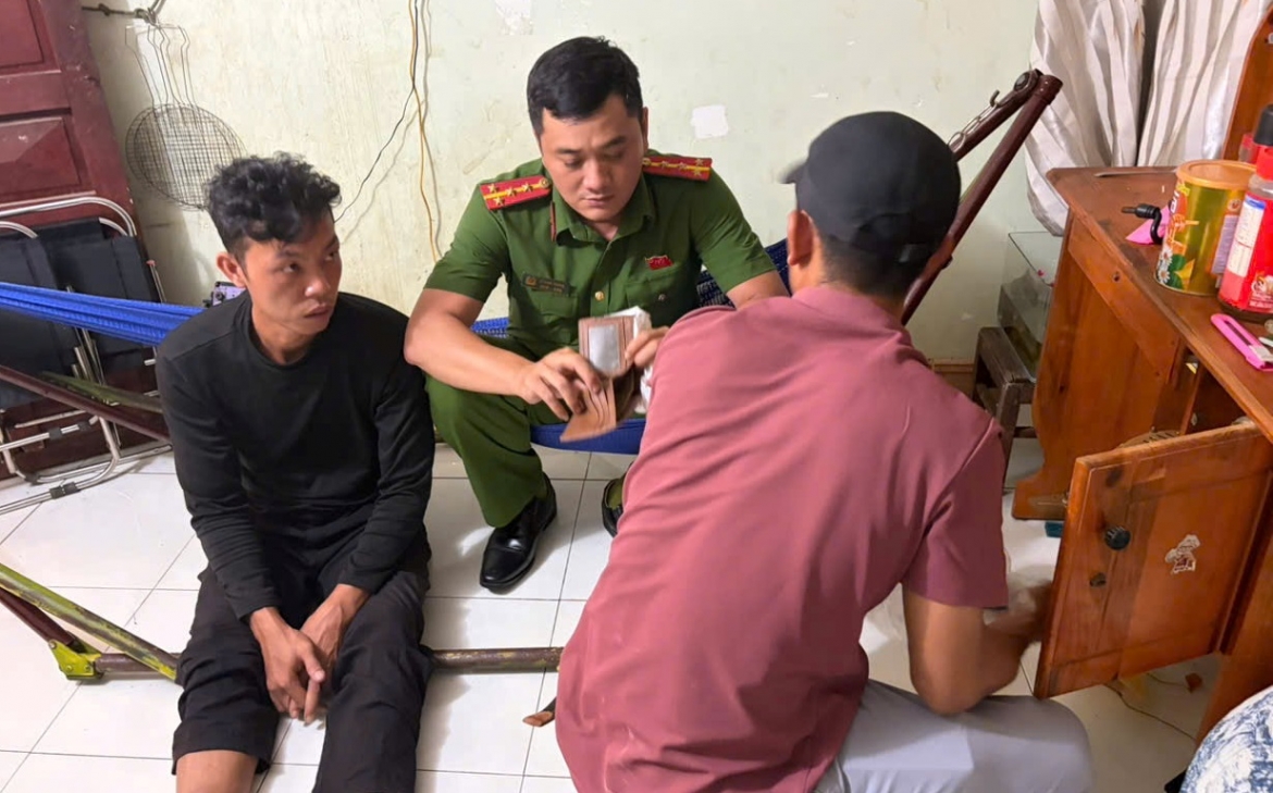 mo_rong_dieu_tra_luc_luong_chuc_nang_bat_giu_doi_tuong_nguyen_su_ao_den_ve_hanh_vi_mua_ban_trai_phep_ma_tuy.jpeg