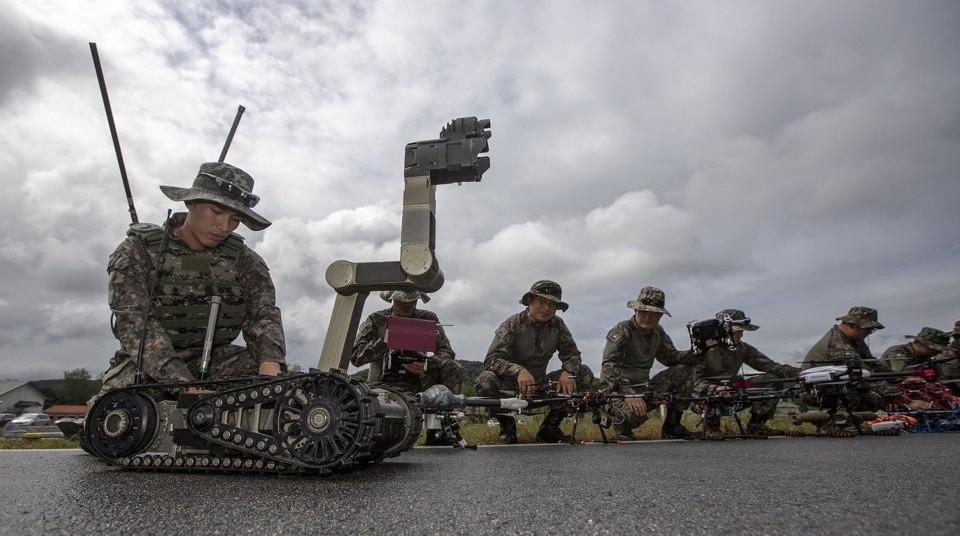 mot_cuoc_huan_luyen_phoi_hop_uav_va_robot_cua_binh_chung_uav_han_quoc._anh_luc_quan_han_quoc.jpg
