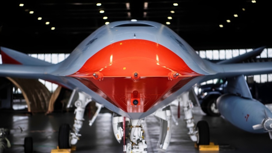 MQ-25 Stingray sẽ là máy bay không người lái hoạt động trên tàu sân bay đầu tiên trên thế giới. Ảnh: Không quân Mỹ