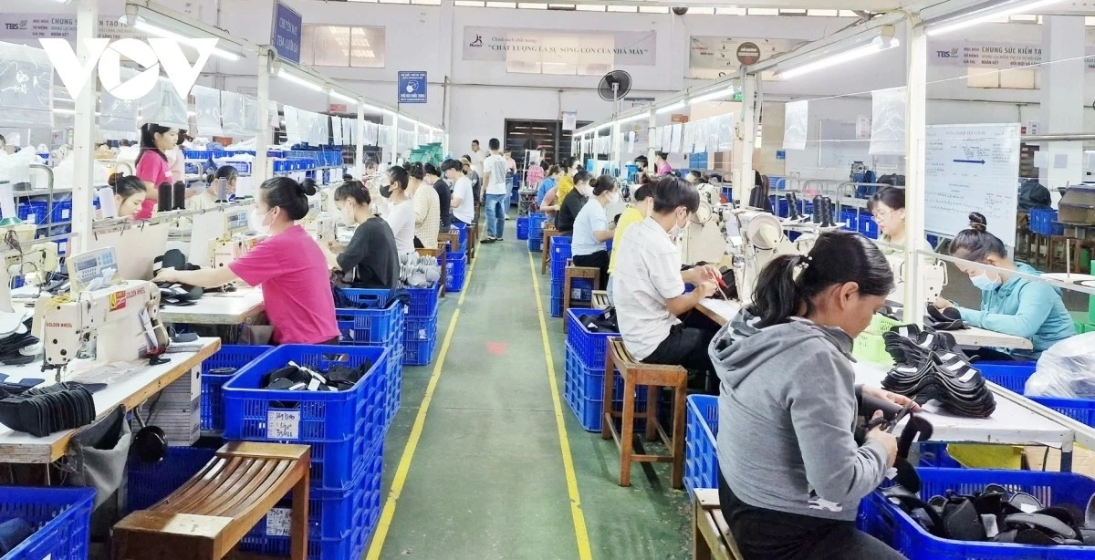 nguoi_lao_dong_lam_viec_tai_cong_ty_co_phan_huu_nghi_da_nang.jpg