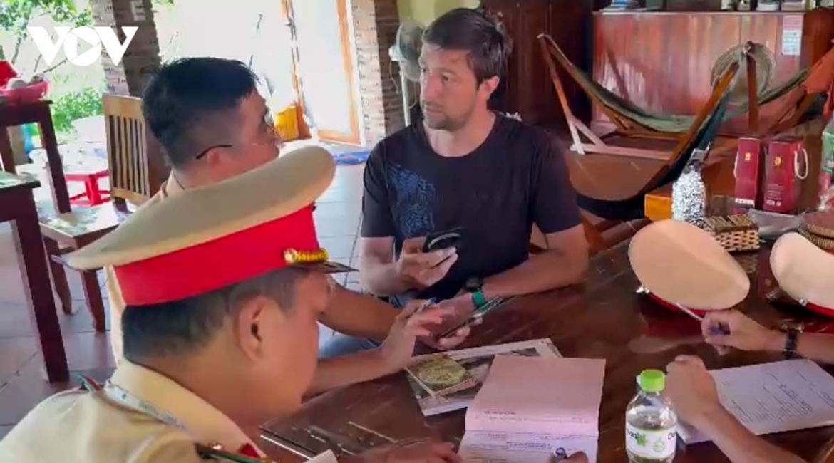 nguoi_nuoc_ngoai_vi_pham_giao_thong.jpg