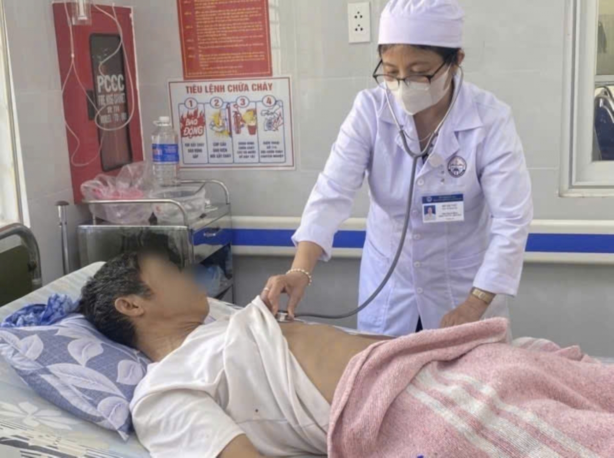 nhieu_nguoi_dan_nhap_vien_cap_cuu_vi_ngo_doc_do_an_ve_sau.jpg