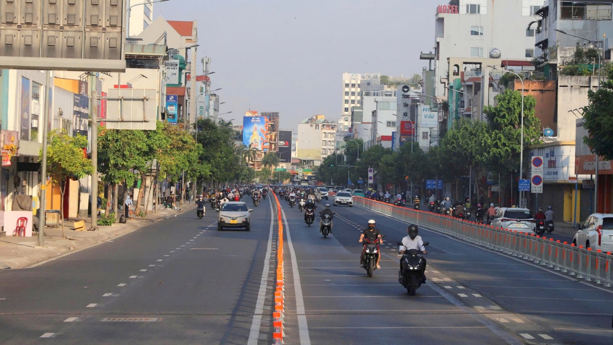 nhin_chung_giao_thong_tren_duong_cong_hoa_trong_ngay_14.5_kha_on.jpg