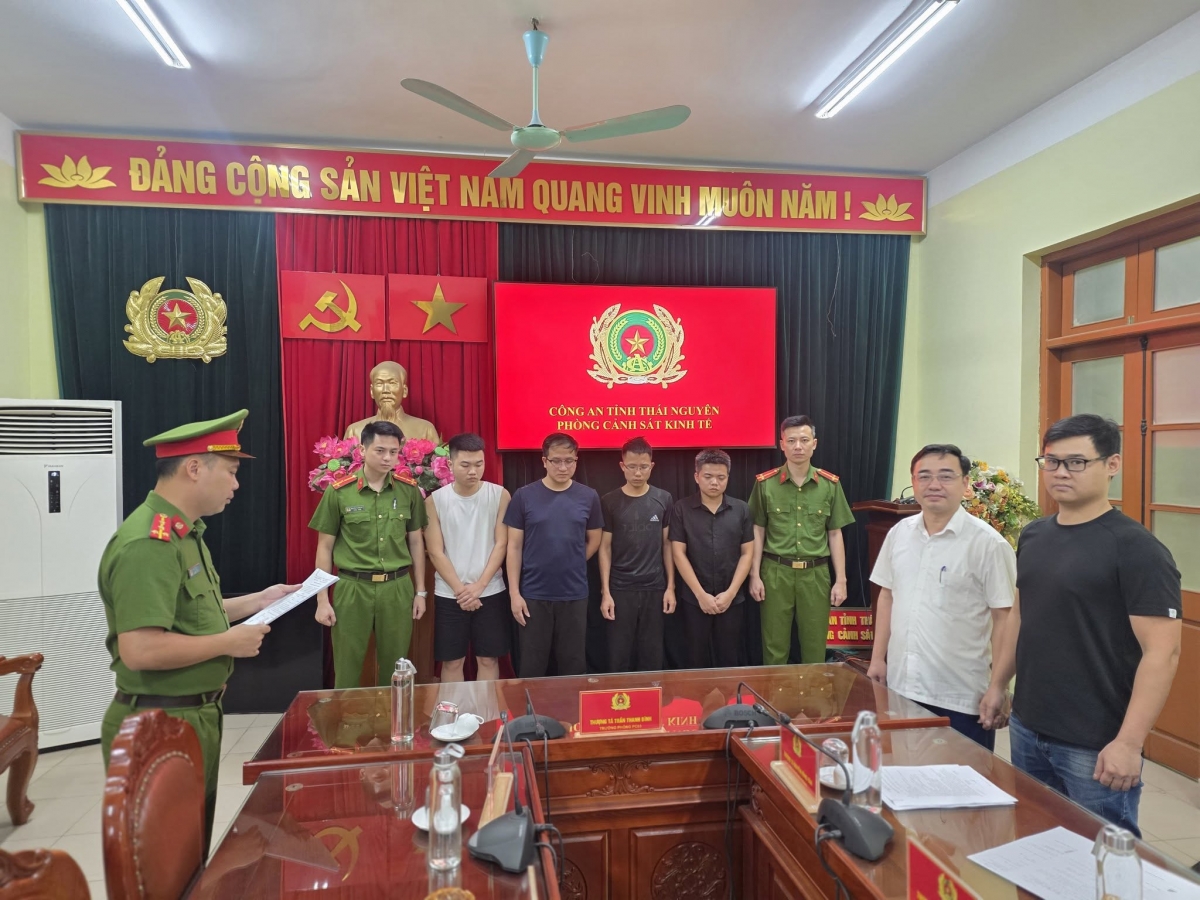 nhom_4_doi_tuong_bi_luc_luong_chuc_nang_bat_giu_anh_cong_an_thai_nguyen_de_nghi_khong_gan_logo.jpg
