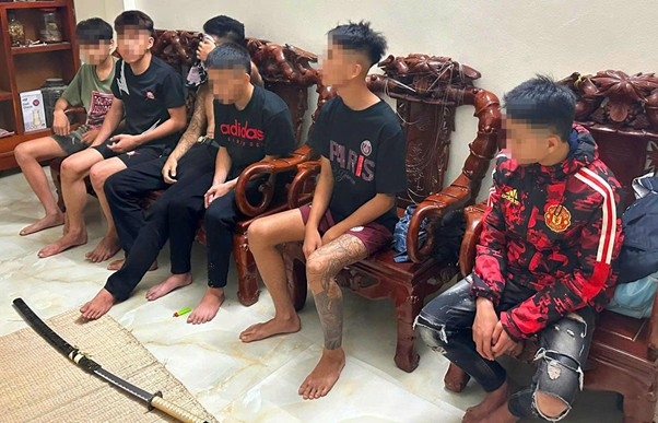 nhom_thanh_thieu_nien_bi_luc_luong_chuc_nang_bat_giu_anh_cath.jpg