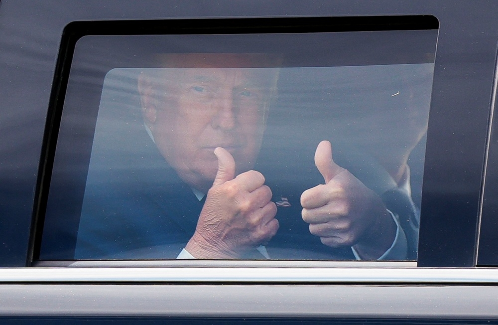 Ông Trump ca ngợi Mật vụ sau vụ nổ súng gần Nhà Trắng. Ảnh: Reuters