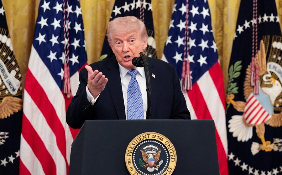 Ông Trump cảnh báo sẽ ném bom Iran nếu không đạt được thỏa thuận hòa bình. Ảnh: Reuters