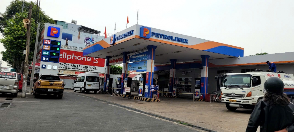 petrolimex_dong_thap_chu_dong_nguon_cung_xang_e_10_phuc_vu_khach_hang.jpg