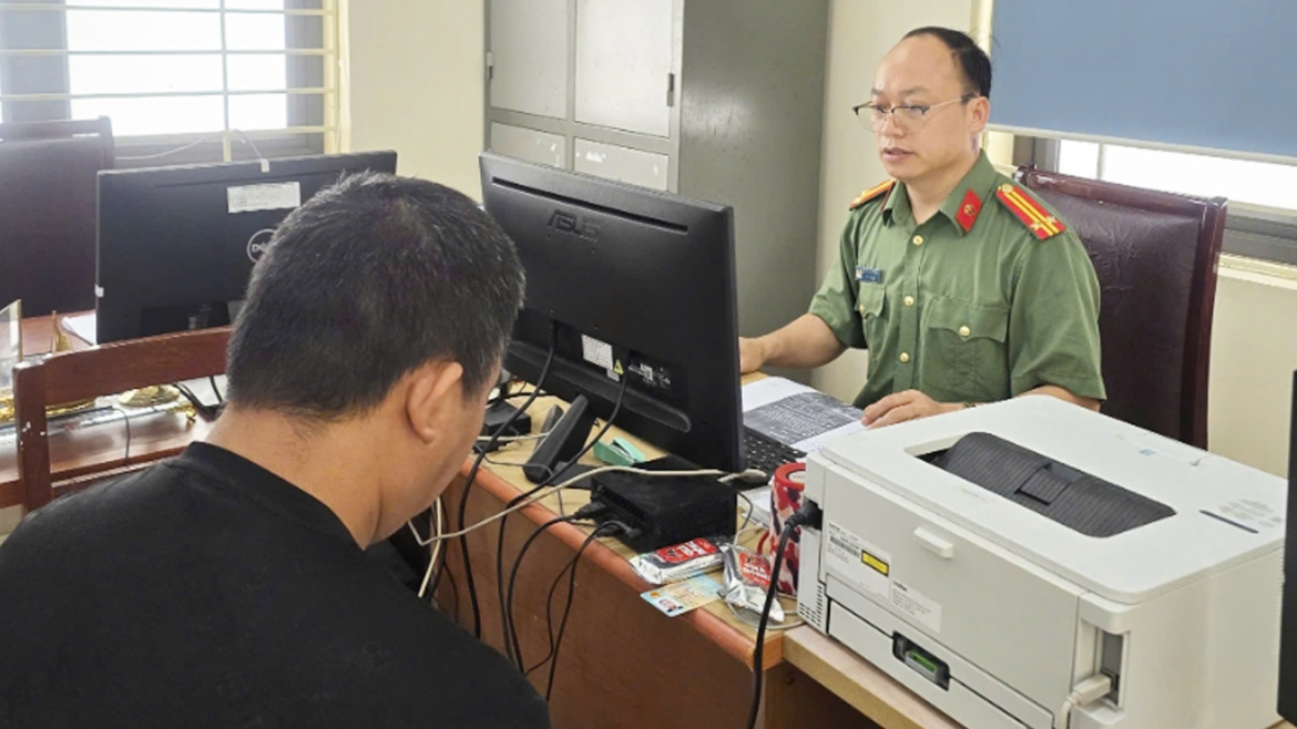 phat_5_trieu_dong_vi_dang_tin_xuc_pham_cong_an_va_nganh_giao_duc.jpg