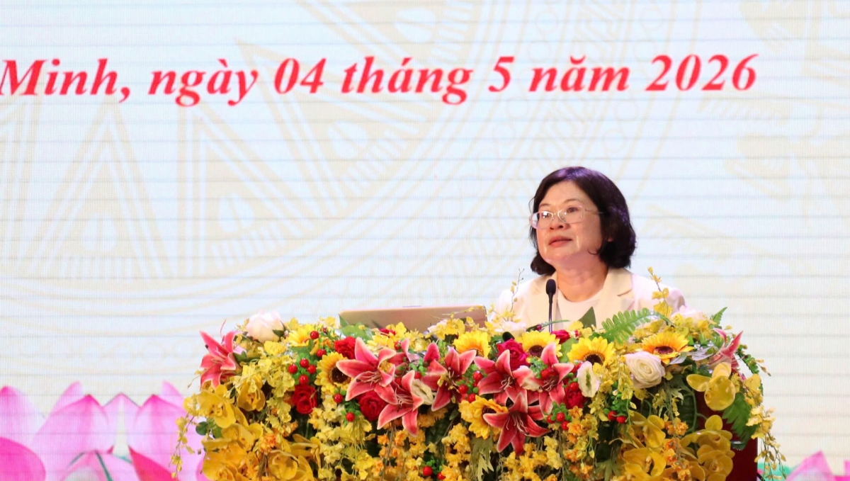 pho_bi_thu_thanh_uy_tp.hcm_van_thi_bach_tuyet_phat_bieu_anh_l.v.jpg
