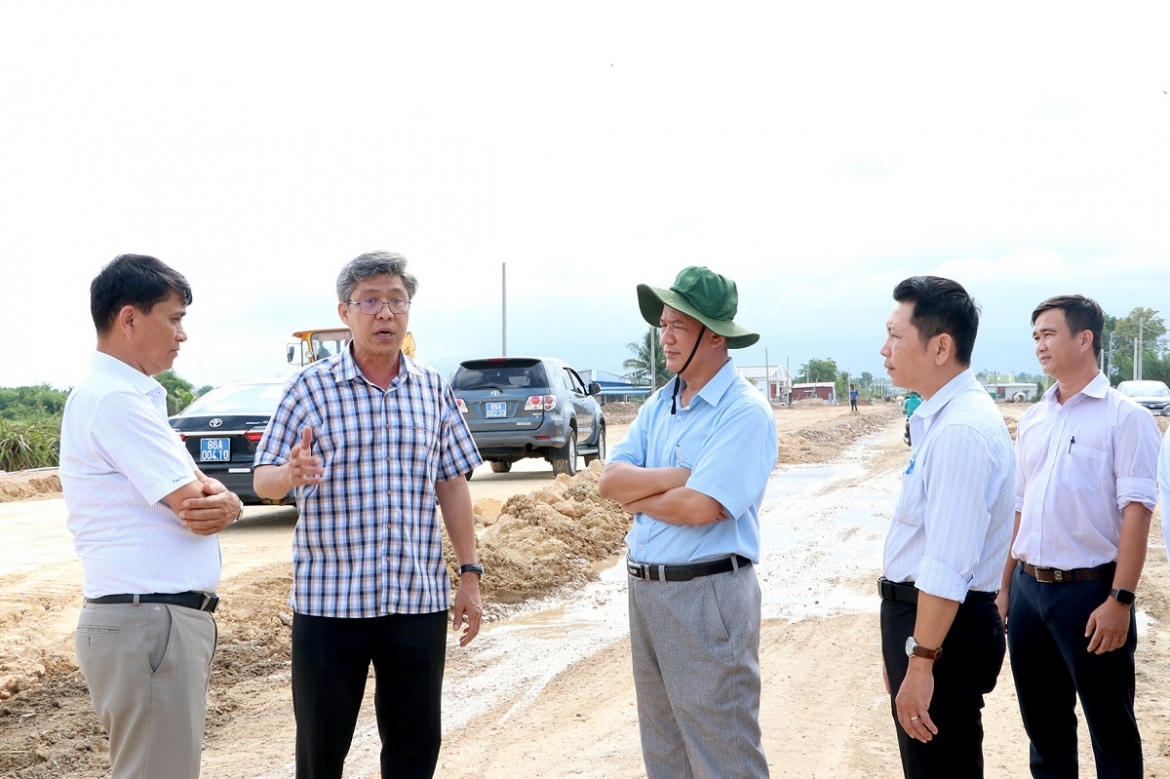 pho_chu_tich_ubnd_tinh_nguyen_minh_kiem_tra_thuc_te_du_an.jpg