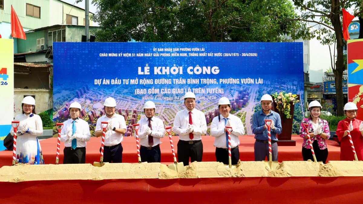 pho_chu_tich_ubnd_tp.hcm_hoang_nguyen_dinh_cac_dai_bieu_thuc_hien_nghi_thuc_khoi_cong.jpg