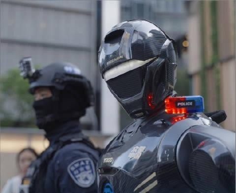 robot_t800_anh_cat_man_hinh_video_20260504071342.jpg