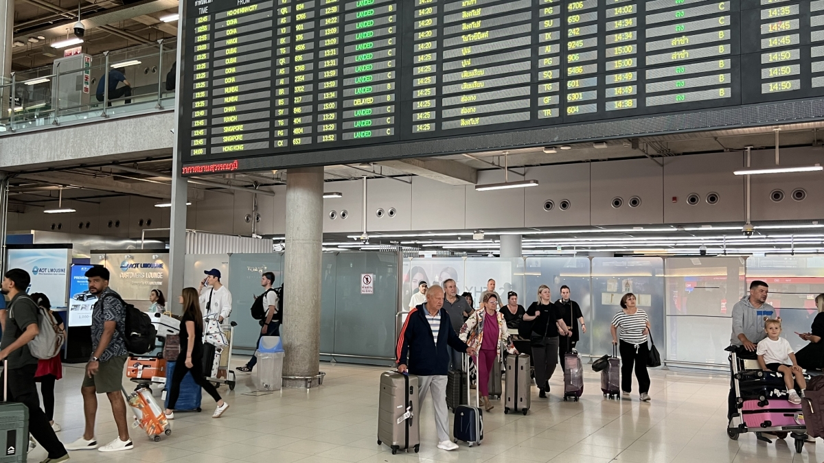 sanh_don_khach_quoc_te_san_bay_suvarnabhumi_bangkok_thai_lan._.jpg