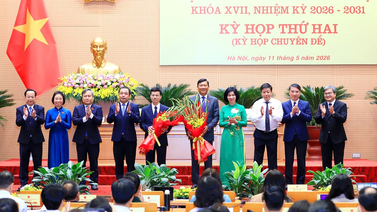 tang_hoa_lanh_dao_ha_noi.jpg