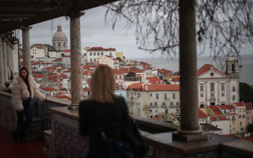 thanh pho Lisbon, thanh pho Bo Dao Nha, thanh pho chau Au, do thi duyen hai, nha cua chau Au ven bien, canh dep chau Au -reu.jpg