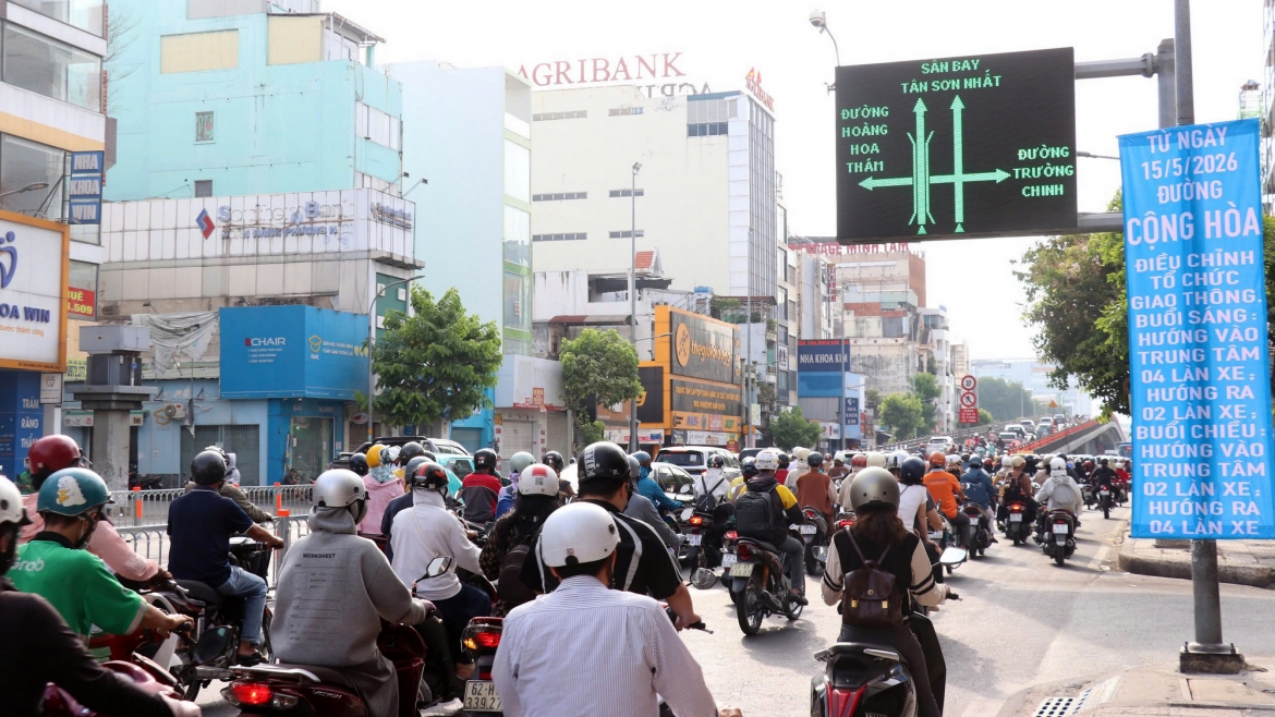 thong_tin_ve_phuong_an_va_huong_di_chuyen_duoc_hien_tren_bang_dien_tu.jpg