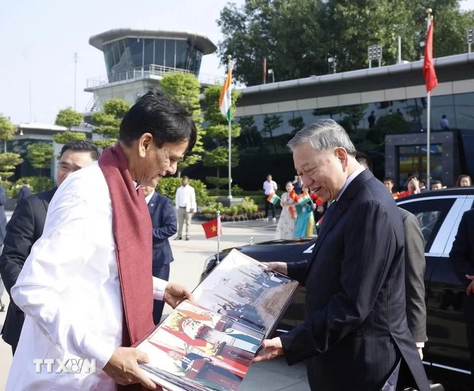 tong_bi_thu_chu_tich_nuoc_to_lam_roi_new_delhi_di_tham_mumbai.jpg