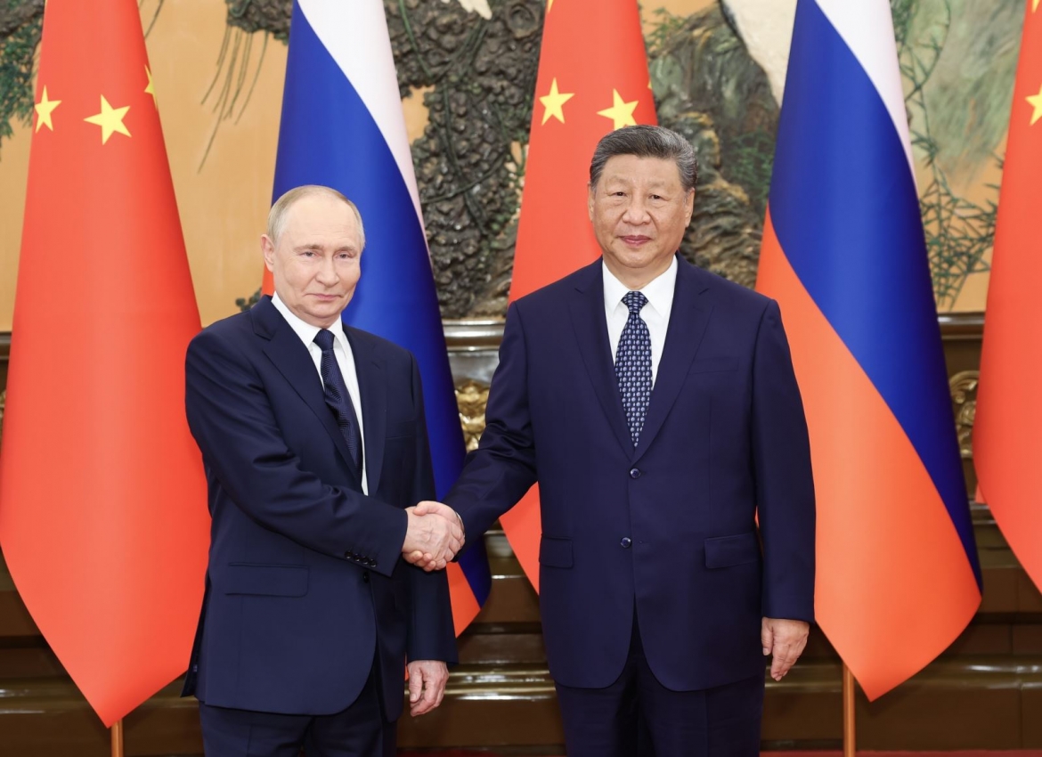 Chủ tịch Trung Quốc Tập Cận Bình (phải) hội đàm với Tổng thống Nga Vladimir Putin tại Thủ đô Bắc Kinh ngày 2/9/2025 (Ảnh: THX/TTXVN)