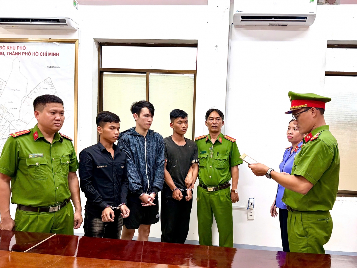 tu_trai_sang_phan_van_nhut_le_phu_thanh_nguyen_quoc_chinh.jpg