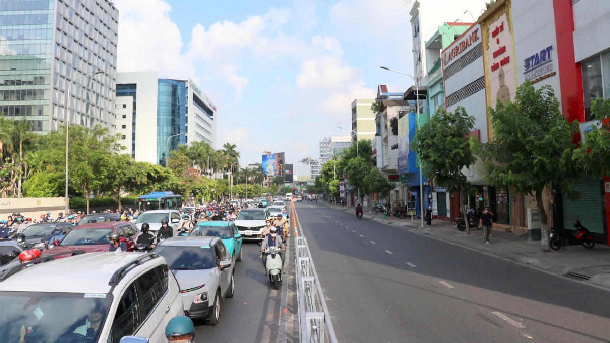 viec_chia_luong_linh_hoat_duoc_xem_la_phuong_an_hop_ly._ghi_nhan_o_chieu_tu_trung_tam_ra_du_2_lan_xe_nhung_kha_thong_thoang.jpg