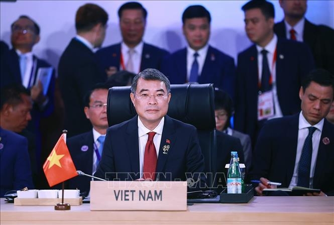 vna_potal_thu_tuong_le_minh_hung_du_phien_toan_the_hoi_nghi_cap_cao_asean_lan_thu_48_stand_1.jpg
