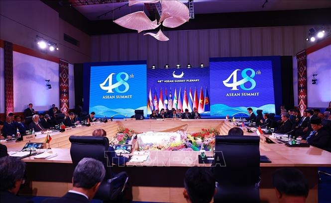 vna_potal_thu_tuong_le_minh_hung_du_phien_toan_the_hoi_nghi_cap_cao_asean_lan_thu_48_stand_2.jpg