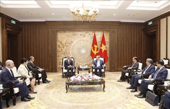 vna_potal_tong_bi_thu_chu_tich_nuoc_to_lam_tiep_pho_chu_tich_cap_cao_giam_doc_phap_ly_va_quan_he_toan_cau_tap_doan_amazon__stand (3).jpg