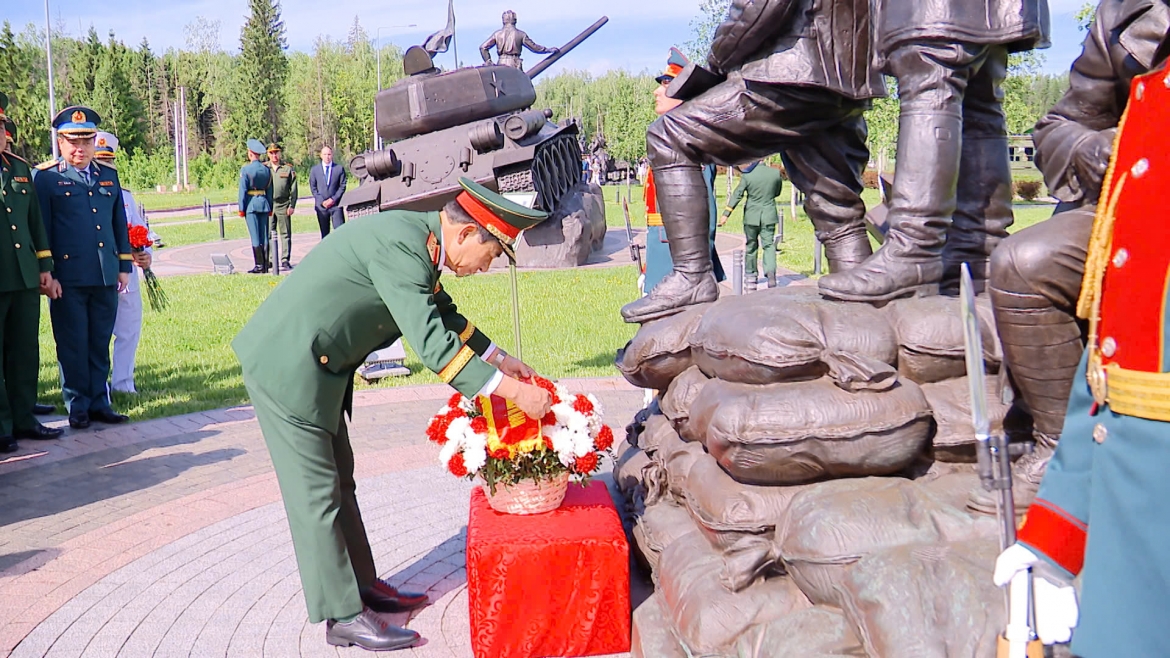 vun_dap_quan_he_huu_nghi_truyen_thong_viet_nam_-_lien_bang_nga.jpg