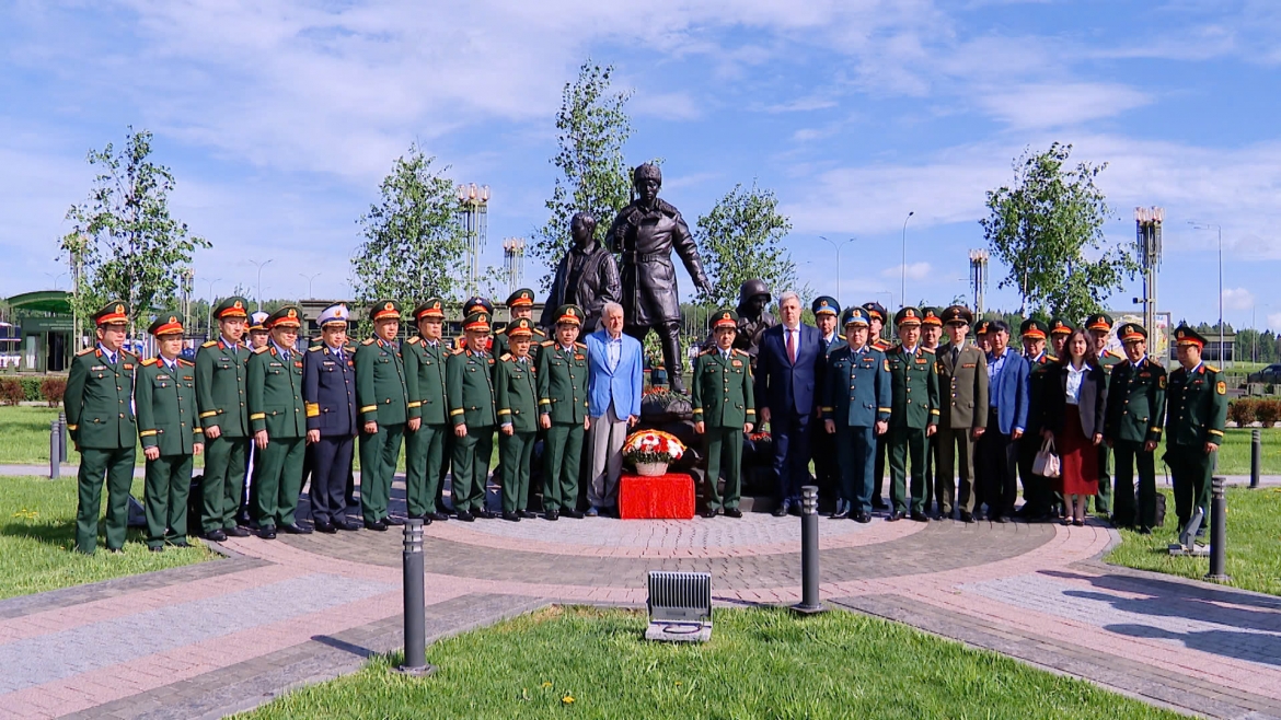vun_dap_quan_he_huu_nghi_truyen_thong_viet_nam_-_lien_bang_nga_2.jpg
