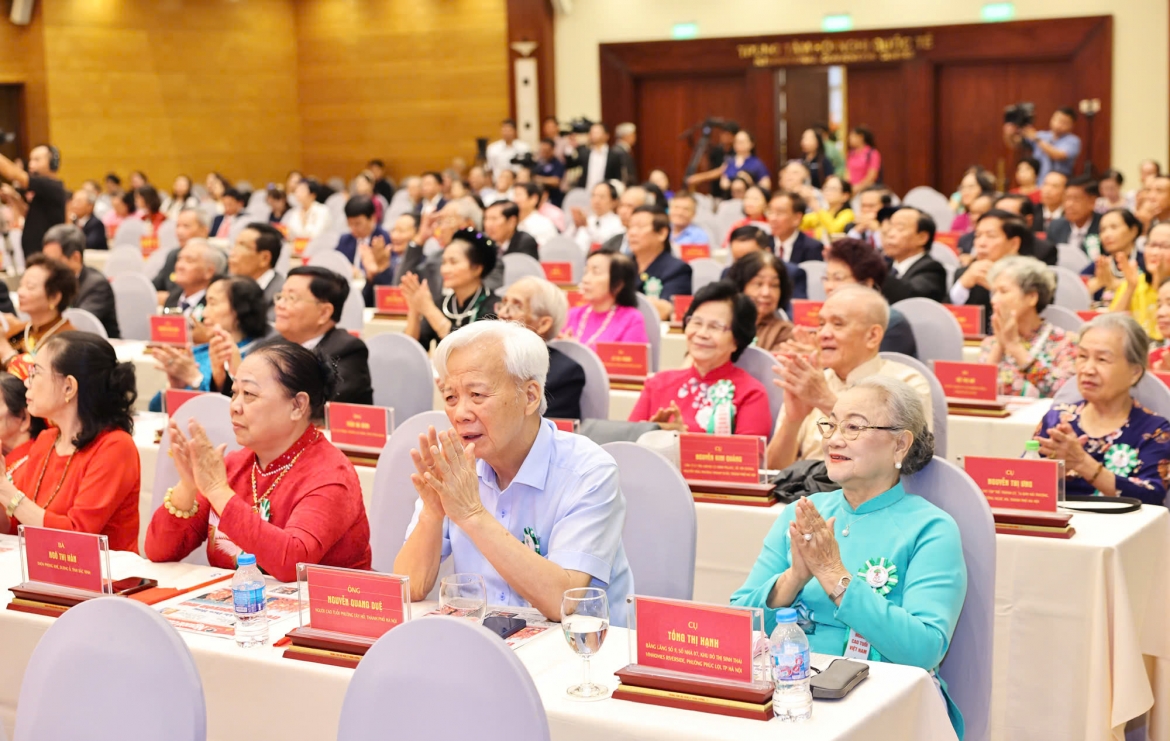 Các đại biểu tham dự hội nghị
